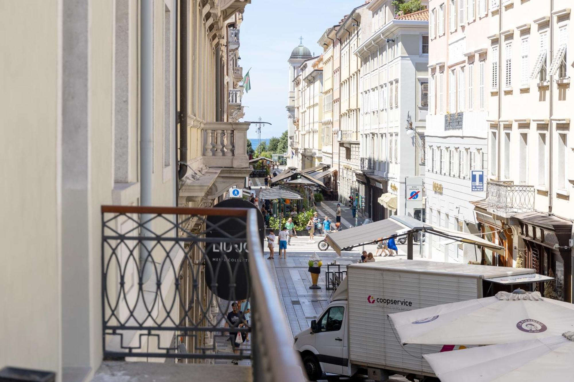 Teatro Romano Exclusive Suites Trieste Exterior photo